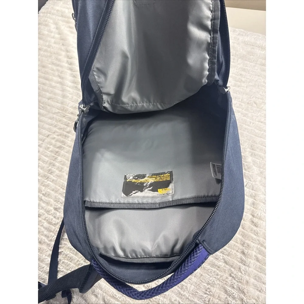 North Face Jester Backpack Blue 3 Space Padded Hiking School Excellent Very Nice